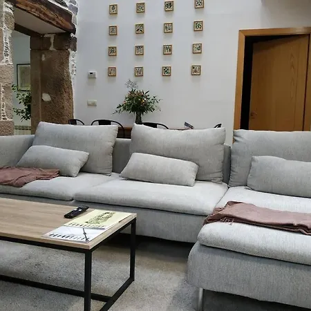 A Casa Do Tragaluz Casa Rural Con Restauración De Diseño En