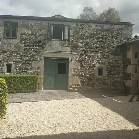 A Casa Do Tragaluz Casa Rural Con Restauración De Diseño En Сasa de vacaciones Lugo