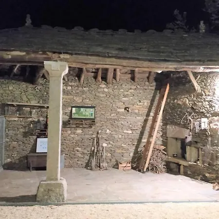 A Casa Do Tragaluz Casa Rural Con Restauración De Diseño En Сasa de vacaciones