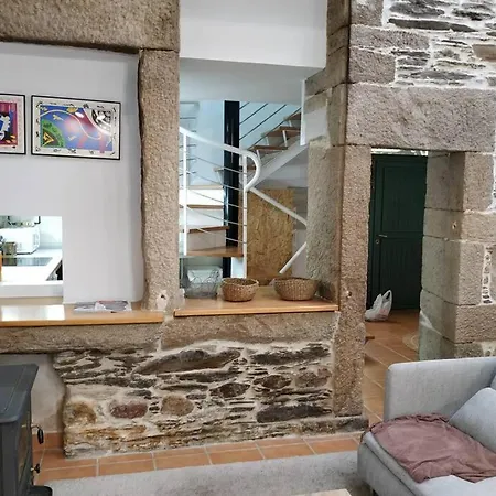 A Casa Do Tragaluz Casa Rural Con Restauración De Diseño En Сasa de vacaciones *