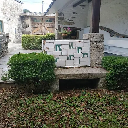 Сasa de vacaciones A Casa Do Tragaluz Casa Rural Con Restauración De Diseño En Lugo