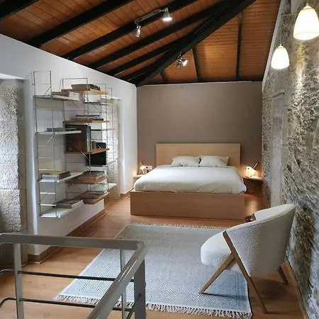 A Casa Do Tragaluz Casa Rural Con Restauración De Diseño En Сasa de vacaciones *