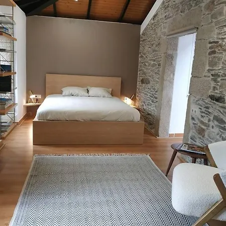 A Casa Do Tragaluz Casa Rural Con Restauración De Diseño En Сasa de vacaciones Lugo