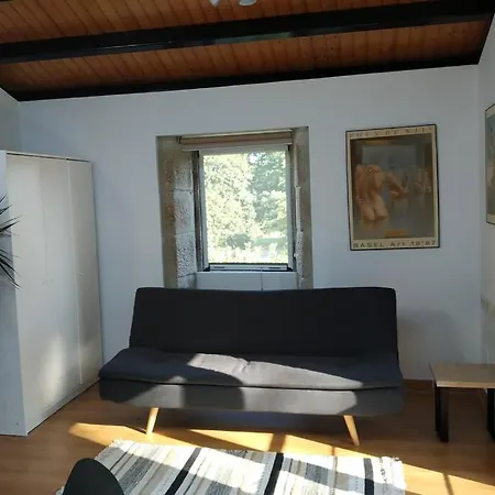 Сasa de vacaciones A Casa Do Tragaluz Casa Rural Con Restauración De Diseño En Lugo