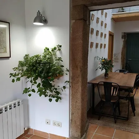 Сasa de vacaciones A Casa Do Tragaluz Casa Rural Con Restauración De Diseño En Lugo