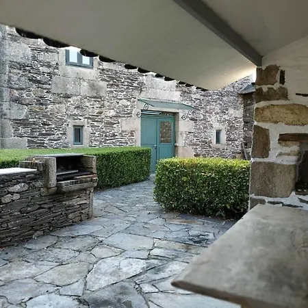 Сasa de vacaciones A Casa Do Tragaluz Casa Rural Con Restauración De Diseño En Lugo